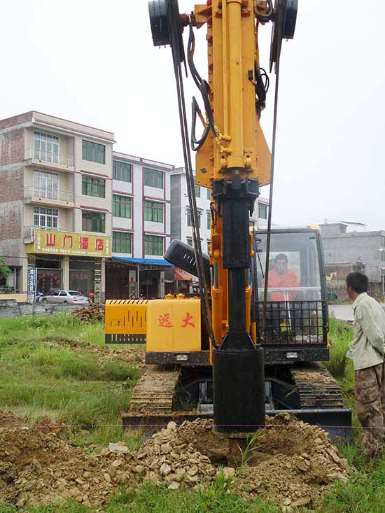 远大建筑机械厂履带式旋挖钻机施工中