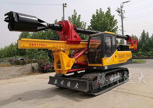 履带式旋挖钻机实物图